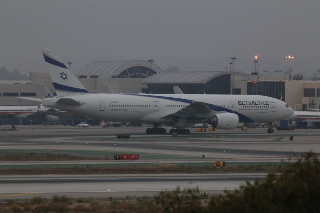 Boeing 777-200 (4X-ECE)