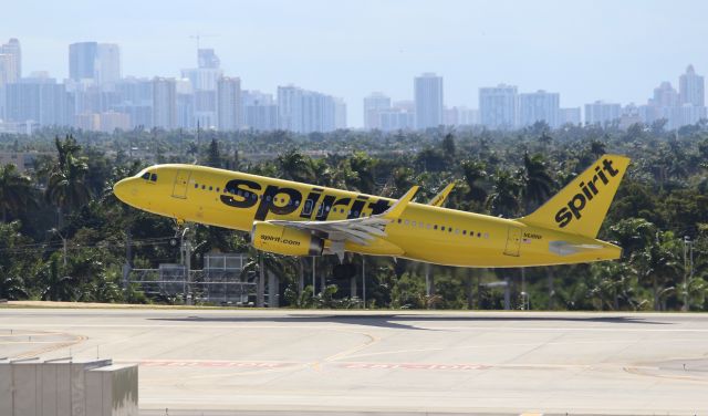 Airbus A320 (N618NK) - Spirit Airlines (NK) N618NK A320-232 [cn5458] br /Fort Lauderdale (FLL). Spirit Airlines flight NK783 departure to Punta Cana (PUJ) rotates from runway 10R. br /Taken from Hibiscus/Terminal 1 car park roof level br /br /2018 12 25br /https://alphayankee.smugmug.com/Airlines-and-Airliners-Portfolio/Airlines/AmericasAirlines/Spirit-Airlines-NK/