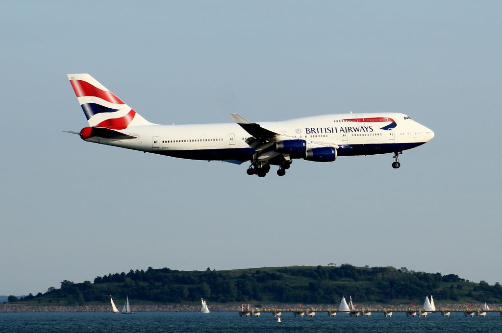 Boeing 747-400 (G-CIVY) - Speedbird 203 on short final to 27