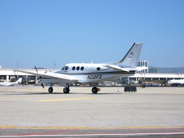 Beechcraft King Air 90 (N22FS) - Holding shprt of RWY 19R