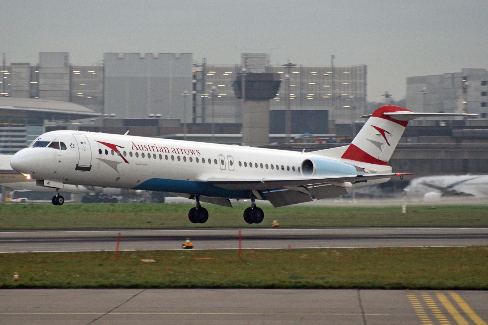 Fokker 100 (OE-LVC)