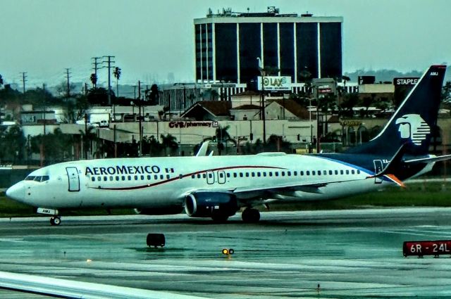 Boeing 737-800 (XA-AMJ) - I love Aeromexico's livery.