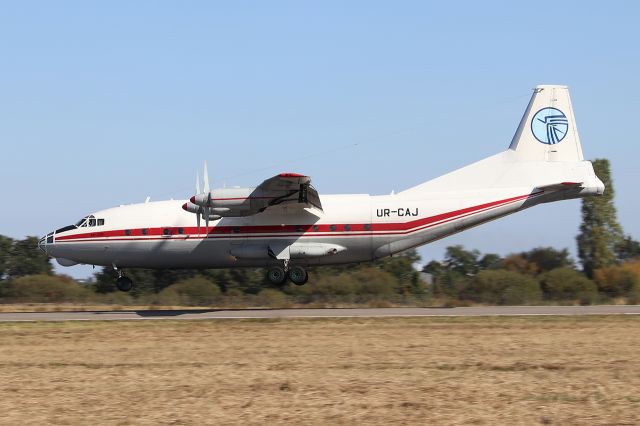 Antonov An-12 (UR-CAJ)