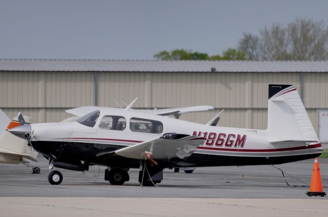 Mooney M-20 (N186GM) - Seen at KFDK on 4/20/2010.      a href=http://discussions.flightaware.com/profile.php?mode=viewprofile&u=269247  [ concord977 profile ]/a