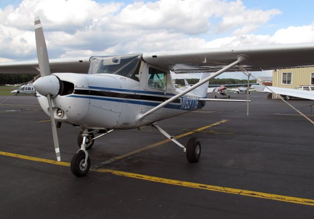 Cessna 152 (N6377B) - The flight training and charter fleet at Arrow Aviation, phone (203) 778 1150.