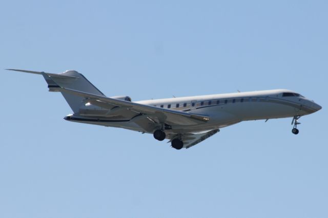 Bombardier Global Express (VP-CFM)
