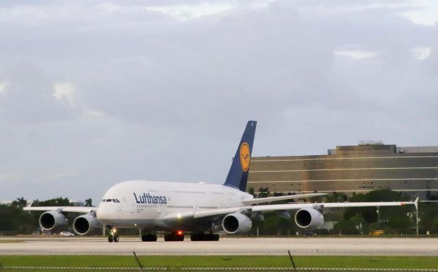 Airbus A380-800 (D-AIMC)