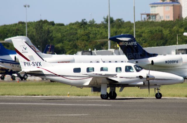 PH-SVX —