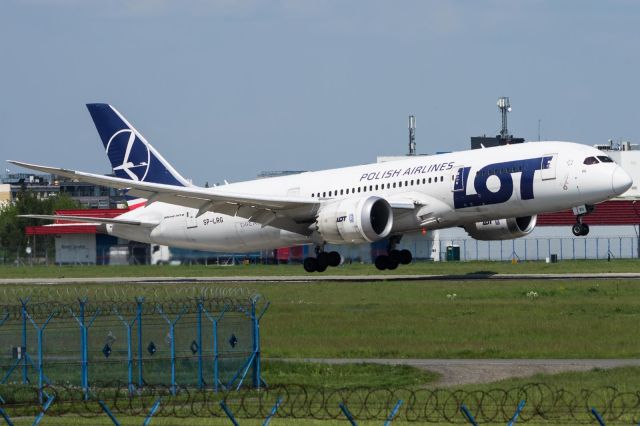 Boeing 787-8 (SP-LRG) - WAW SPOTTING