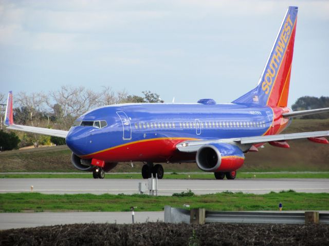 Boeing 737-700 (N262WN) - Lining up RWY 30