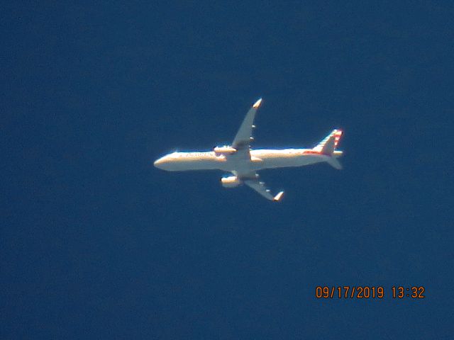 Airbus A321 (N118NN)