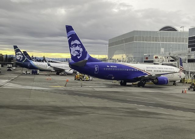 Boeing 737-900 (N570AS)