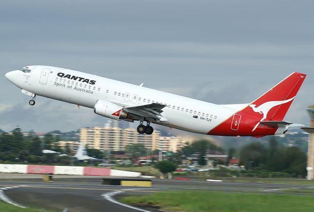 BOEING 737-400 (VH-TJY)