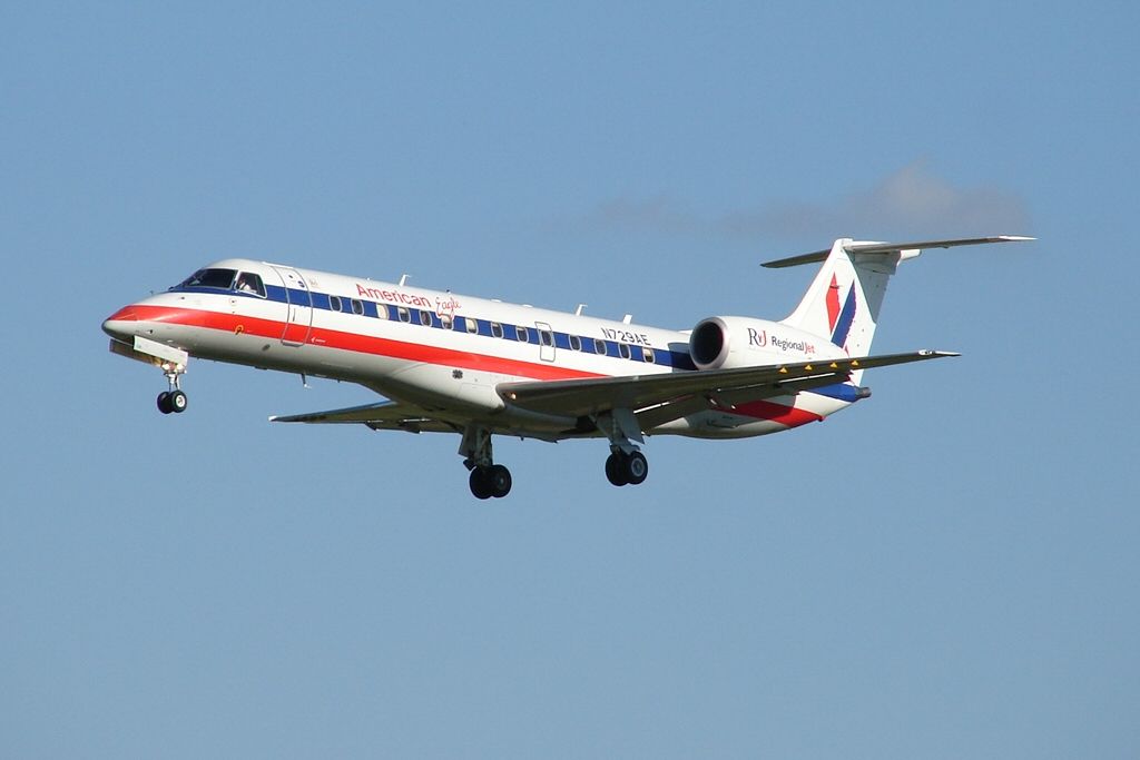 Embraer ERJ-135 (N729AE)