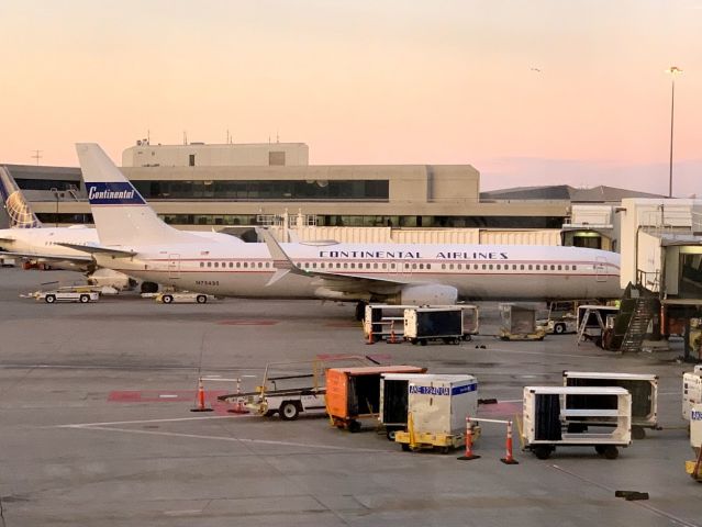 Boeing 737-900 (N75435)