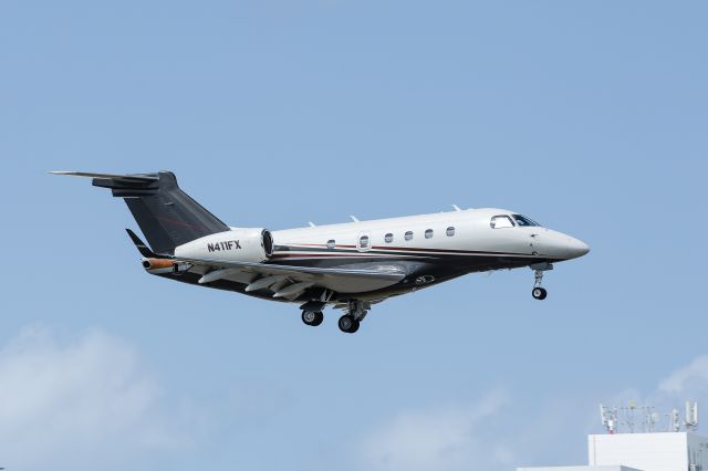 Embraer Legacy 450 (N411FX)