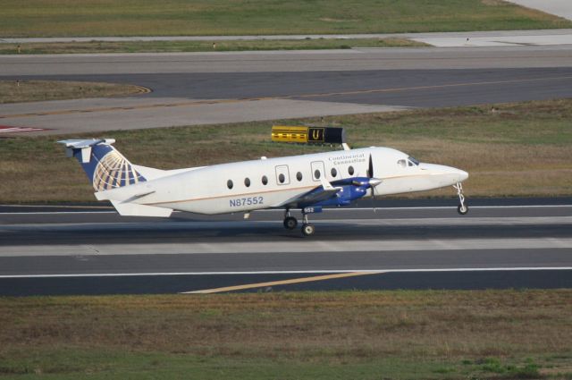 Beechcraft 1900 (N87552) - Silver/United Express Flight 3994 (N87552) arrives on Runway 19L at Tampa International Airport following a flight from Key West International Airport