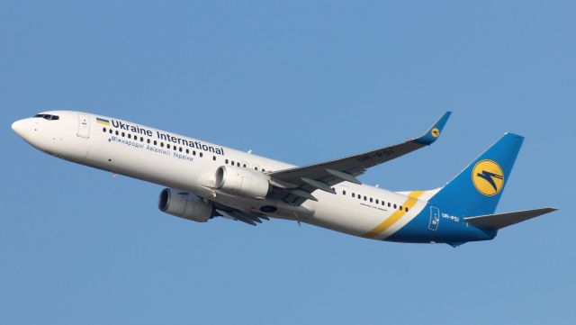 Boeing 737-900 (UR-PSI)