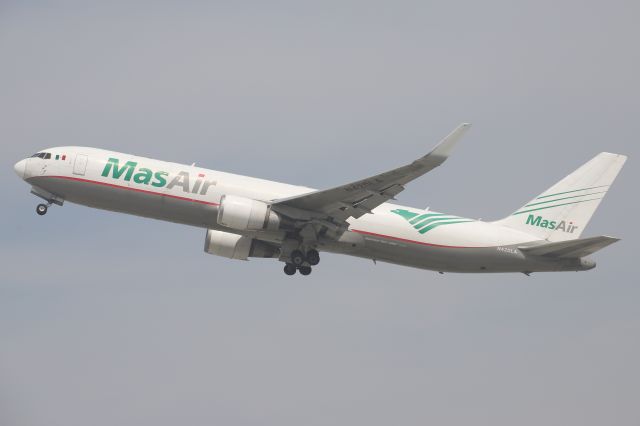 BOEING 767-300 (N420LA)