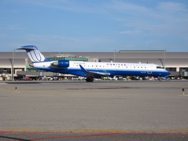 Canadair Regional Jet CRJ-700 (N705SK) - Holding on RWY 19R