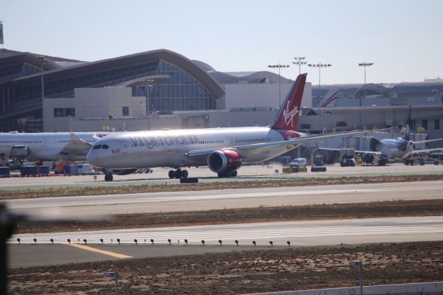 Boeing 787-9 Dreamliner (G-VCRU)