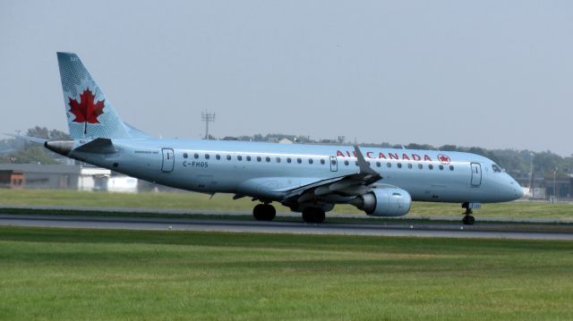 Embraer ERJ-190 (C-FHOS)