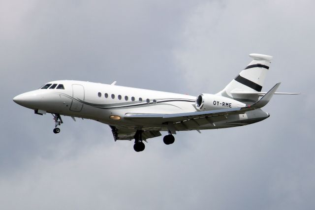 Dassault Falcon 2000 (OY-RME) - Air Alsie Falcon 2000LX on short finals for rwy 24 on 5-Jul-21 arriving from LSGG as MMD1230.