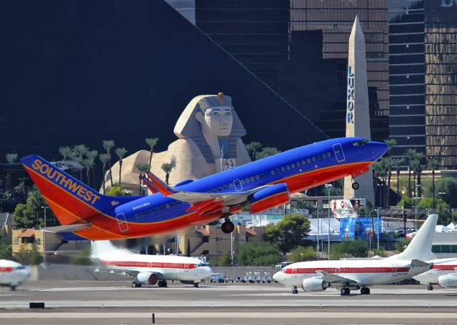 Boeing 737-700 (N490WN)