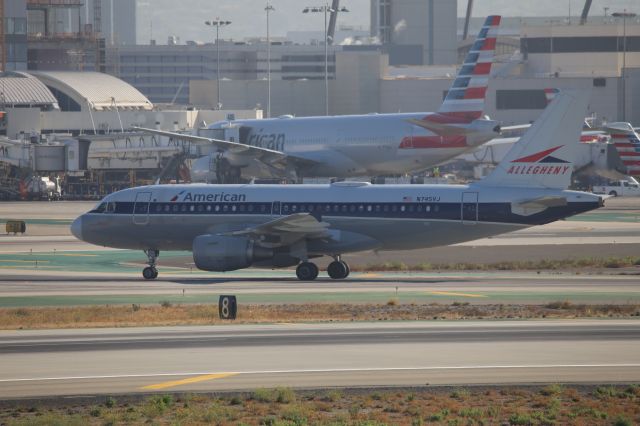 Airbus A319 (N745VJ)