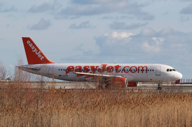 Airbus A320 (G-EZTM)