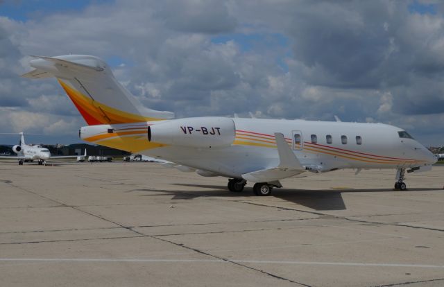 Bombardier Challenger 300 (VP-BJT)