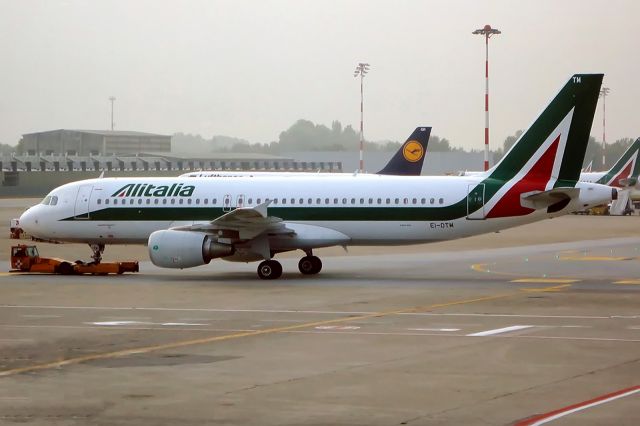 Airbus A320 (EI-DTM)