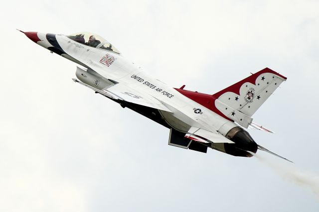 Lockheed F-16 Fighting Falcon — - USAF F-16CM Fighting Falcon. The USAF Thunderbirds @ the Power In The Pines Airshow, McGuire AFB, NJ