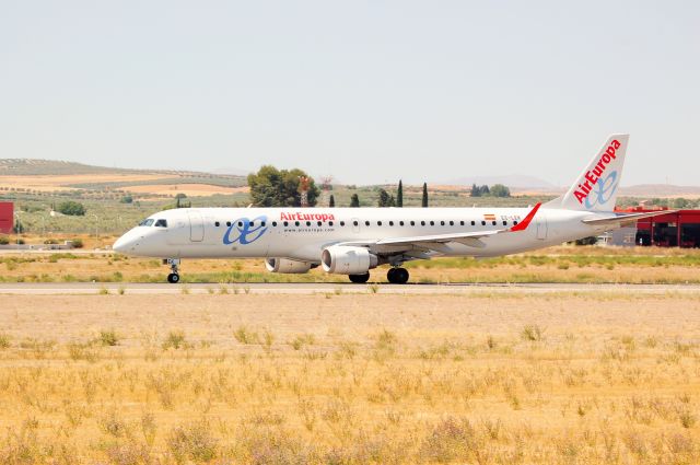 Embraer ERJ-190 (EC-LEK)