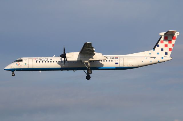 de Havilland Dash 8-400 (9A-CQD)