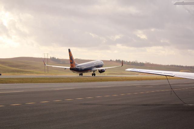 Boeing 737-700 (N806SY)