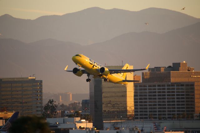 Airbus A320neo (N942NK)