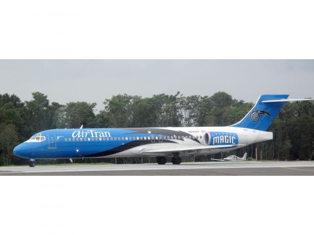 Boeing 717-200 (N949AT) - Line up for take off runway 16.