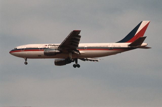 Airbus A300F4-200 (RP-C3004) - Final Approach to Narita Intl Airport Rwy34 on 1988/02/11