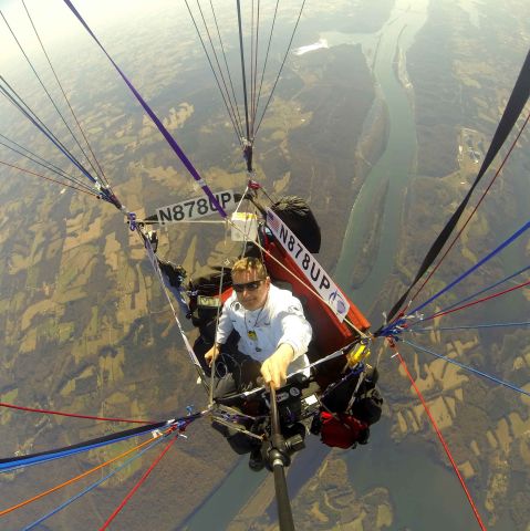 Unknown/Generic Balloon (N878UP) - Selfie of pilot Trappe flying gas cluster balloon N878UP.
