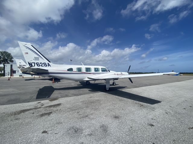 Piper Navajo (N762SA) - N762SA on ramp at Scott MacDonald Aircraft Sales 