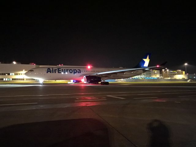 Airbus A330-300 (EC-MIN)