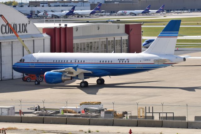 Airbus A319 (N3618F)