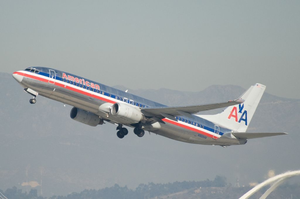 Boeing 737-800 (N905AN)