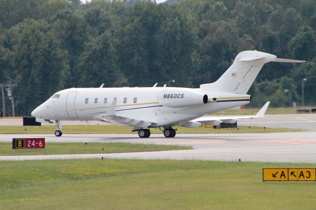 Bombardier Challenger 300 (N860CS)