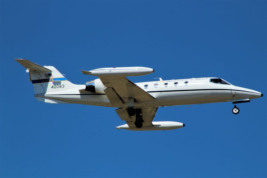 Bombardier Learjet 75 (N40083) - Aeroporto General Humberto Delgado - Lisbon    19-08-2017