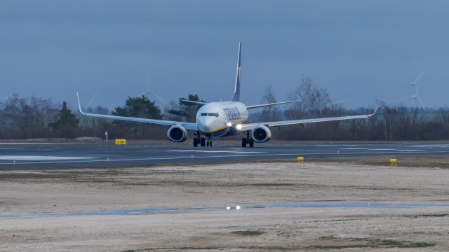 Boeing 737-700 (EI-GSI)