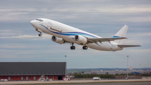 Boeing 737-700 (P4-EBO)