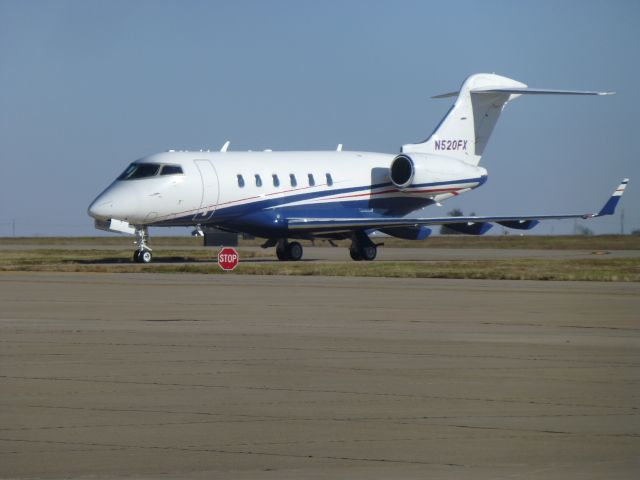 Bombardier Challenger 300 (N520FX)