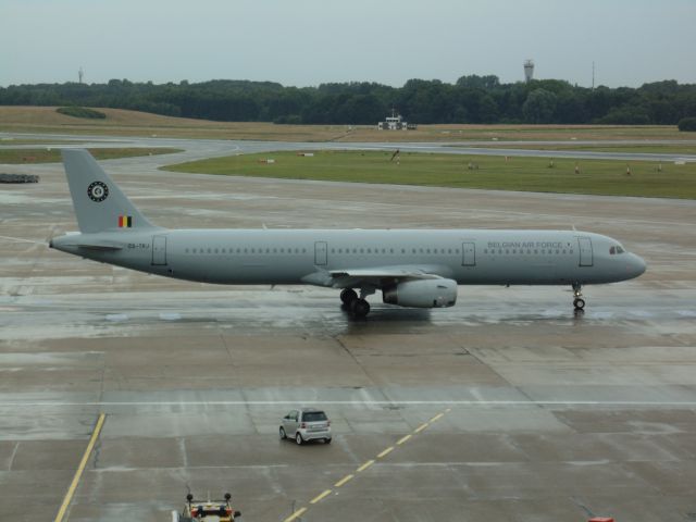 Airbus A321 (CS-TRJ)